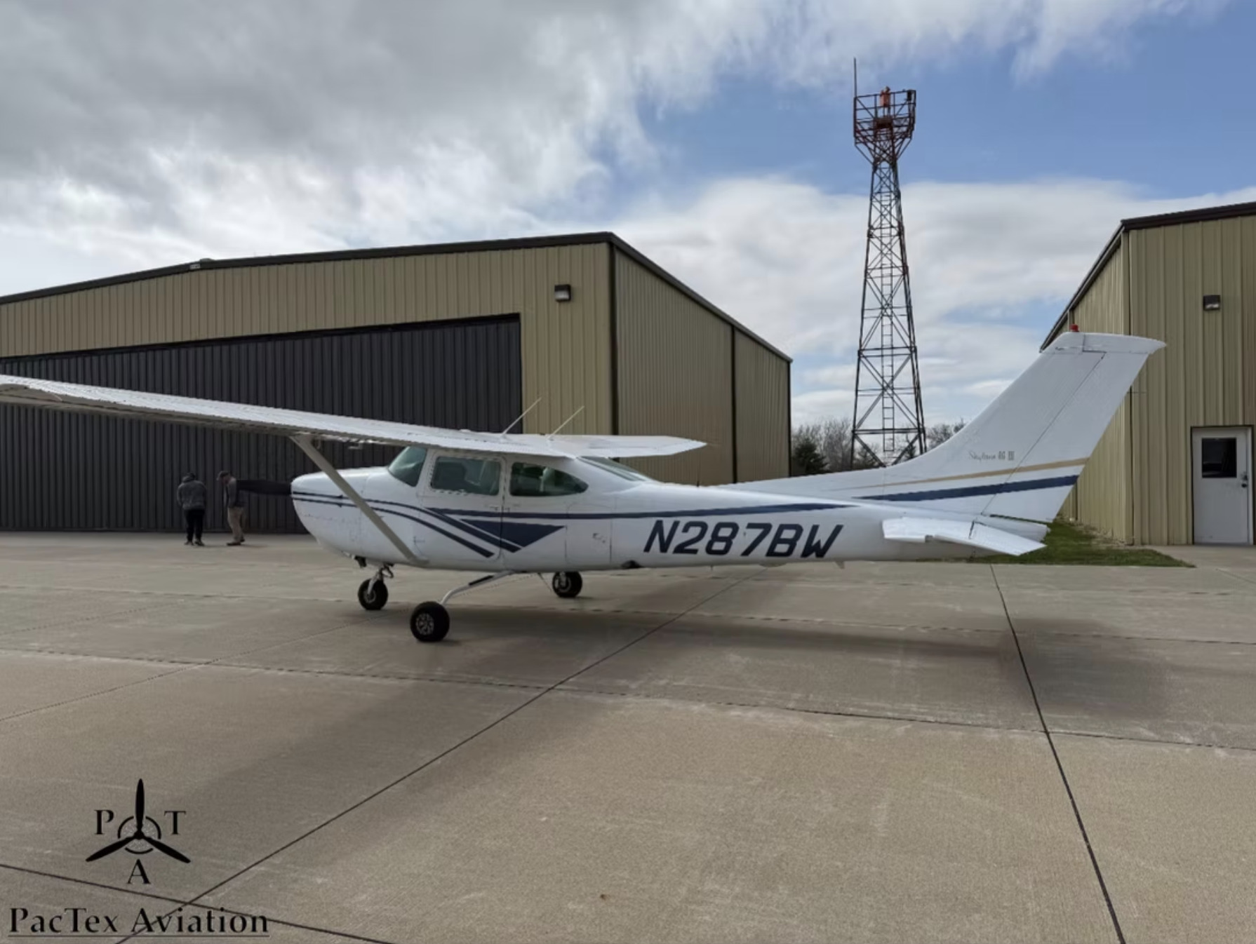 Cessna R182 image 1
